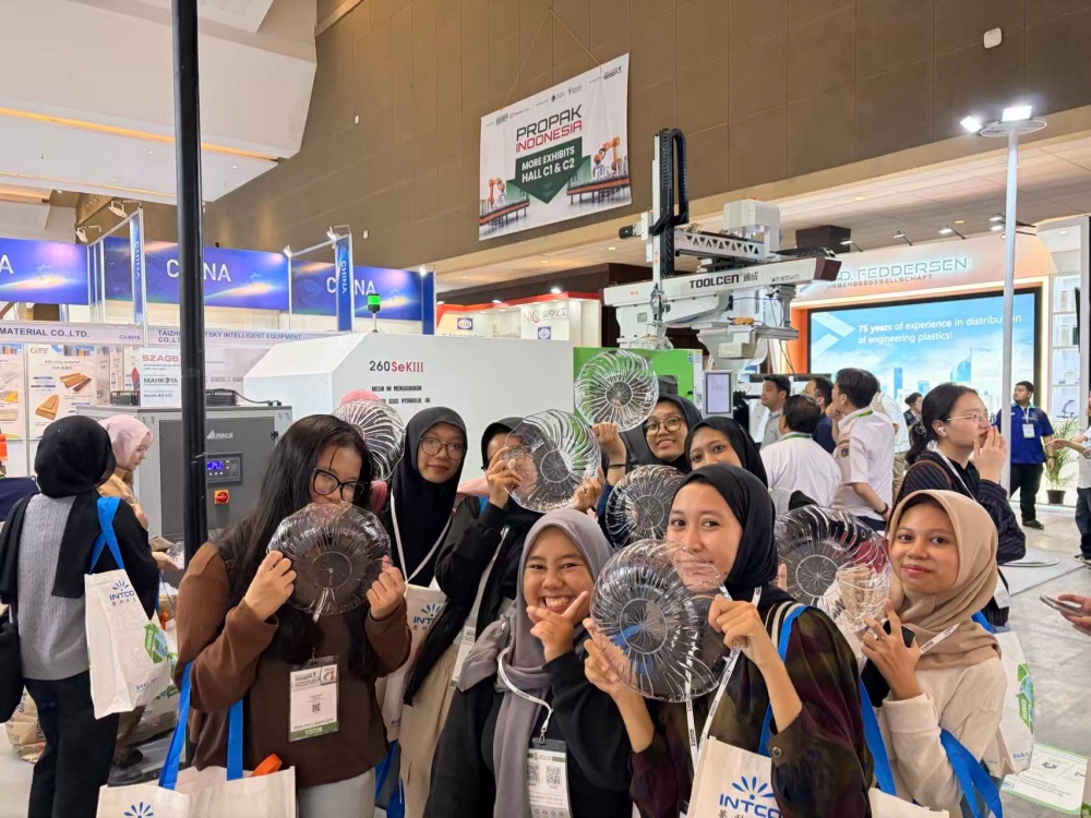 印尼橡塑盛會(huì)，華大機(jī)械以SeKIII系列共拓東南亞智造新局